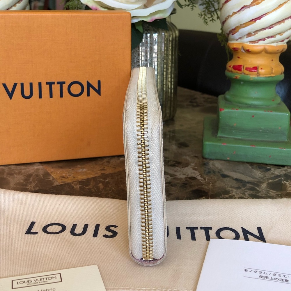AUTH Louis Vuitton Portefeuille Clemence Wallet🌺 - Picture 4 of 8